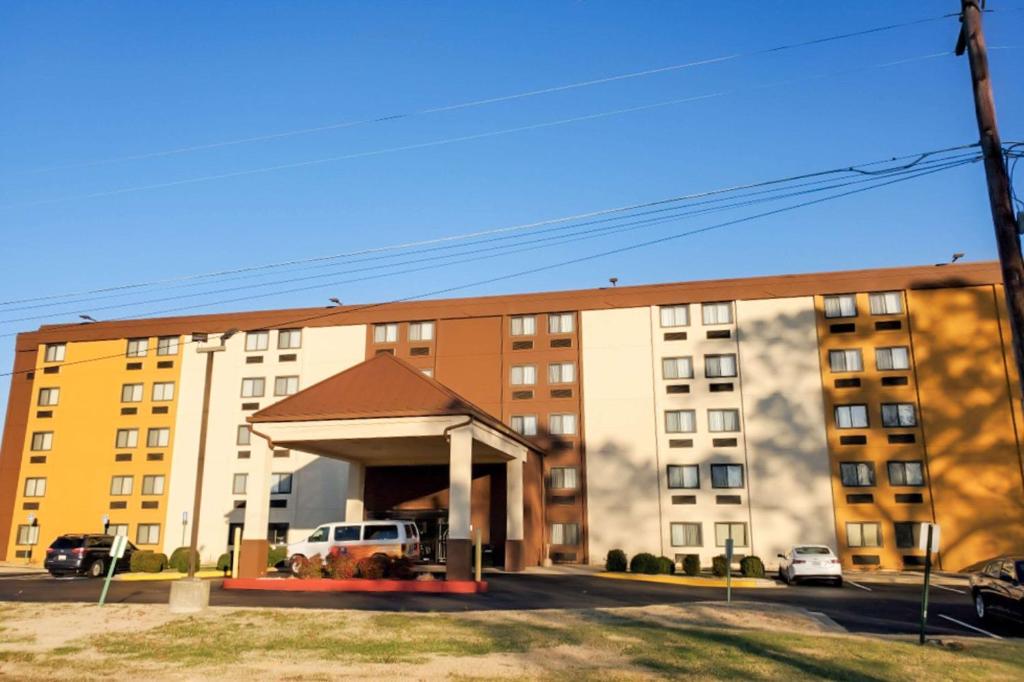 an apartment building with a parking lot in front of it at Comfort Inn in Oxon Hill