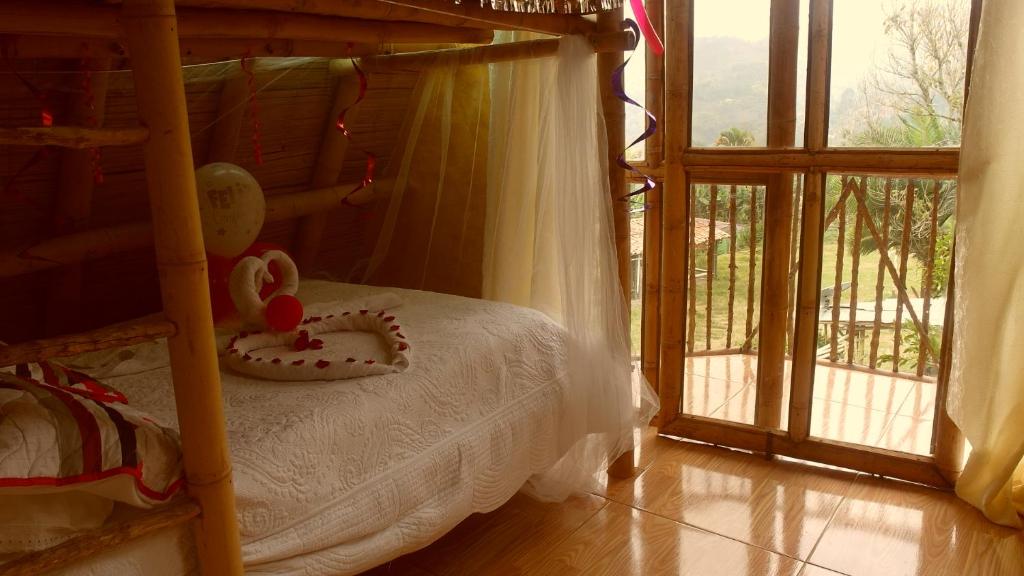 Postel nebo postele na pokoji v ubytování Chalet Ecoturismo La Nohelia
