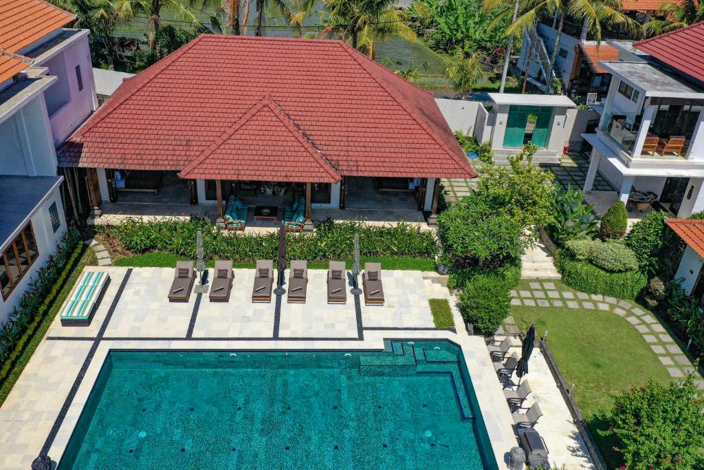 Luxury in Paradise Fabulous Staff at Lebah Villas Ubud Center - 3