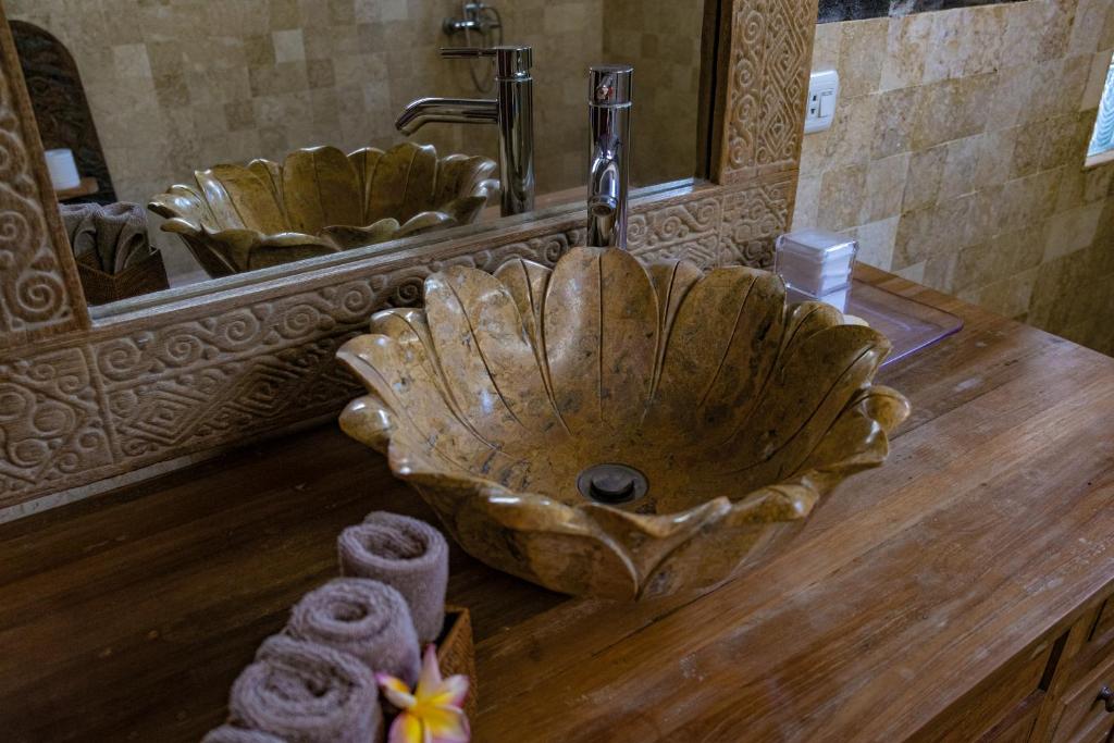 Luxury in Paradise Fabulous Staff at Lebah Villas Ubud Center - 19