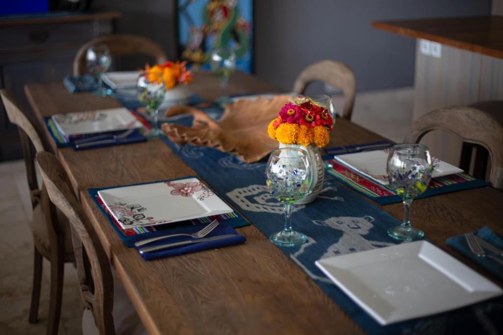 Luxury in Paradise Fabulous Staff at Lebah Villas Ubud Center - 8