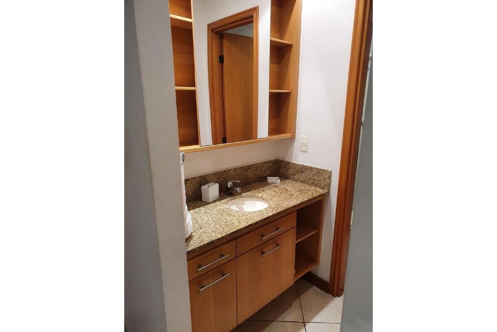  Apartamento a 7 minutos da praia com piscina e garagem