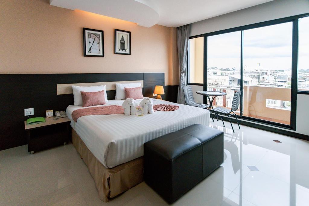 Cama o camas de una habitación en The Centris Hotel Phatthalung