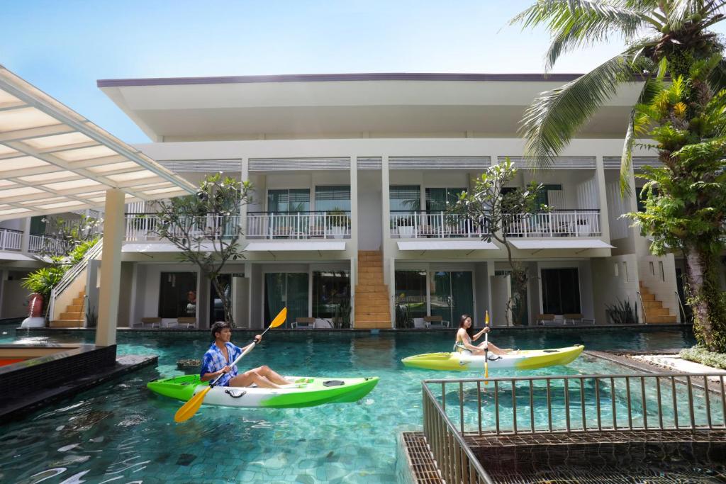 Bazén v ubytování A2 Pool Resort - SHA Plus nebo v jeho okolí