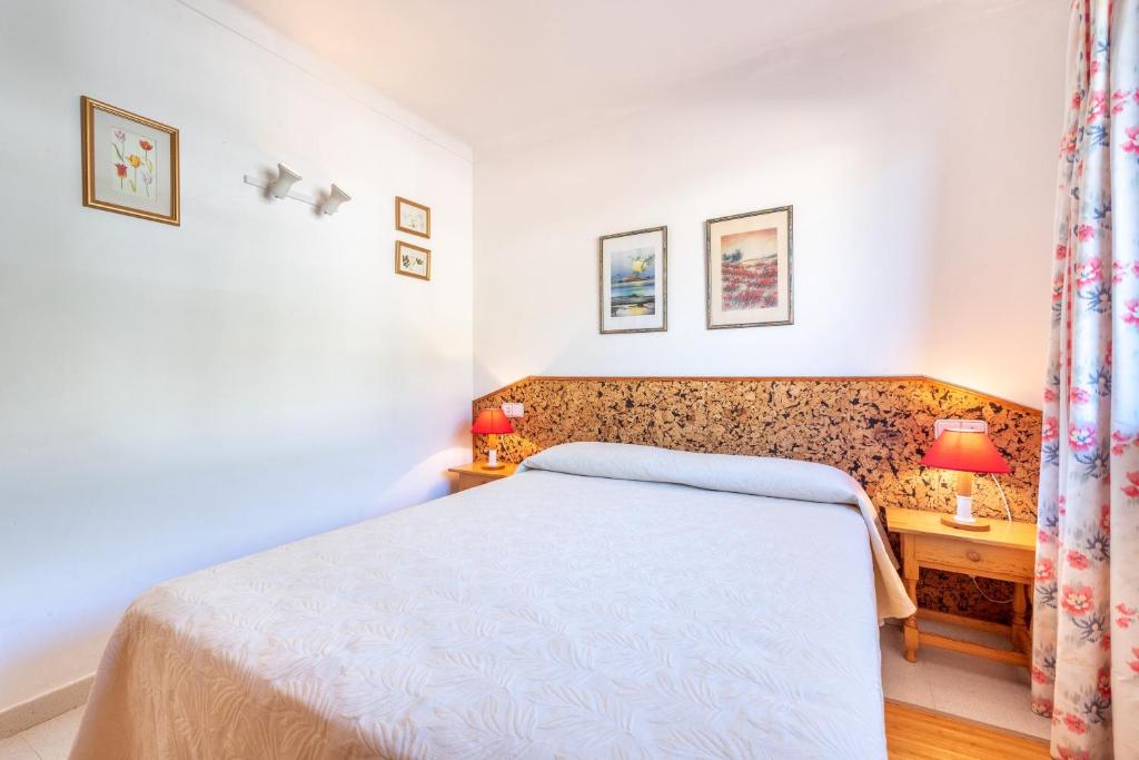 A bed or beds in a room at Delta 3