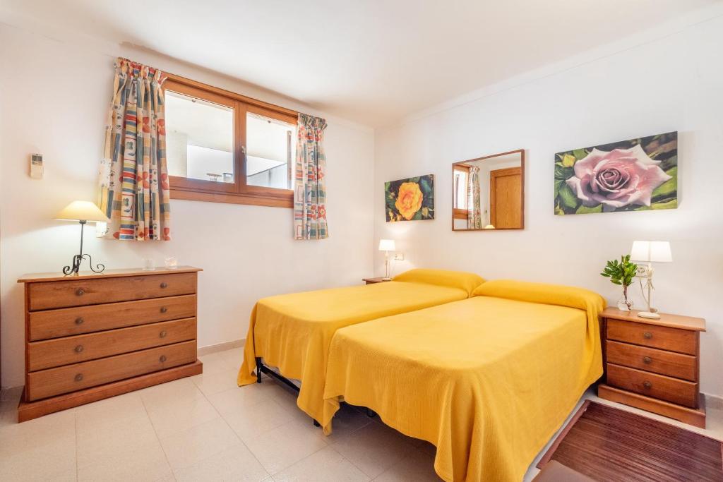 A bed or beds in a room at Delta 3