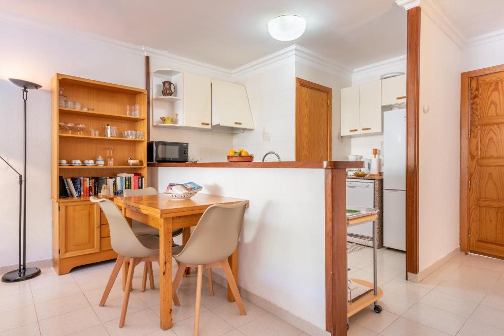 A kitchen or kitchenette at Delta 3