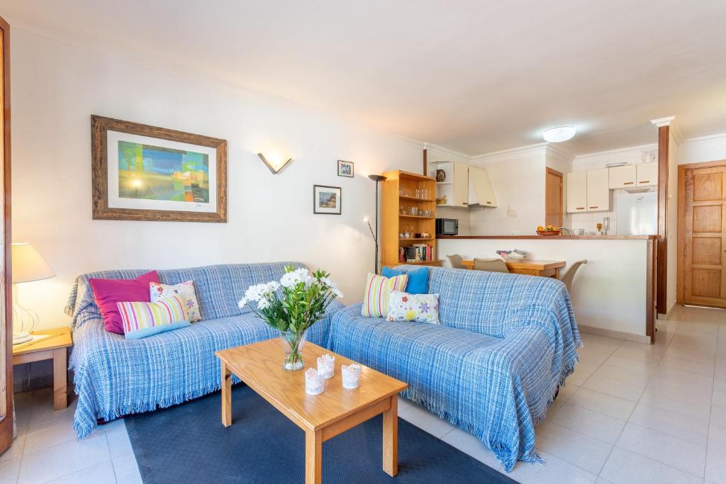 A kitchen or kitchenette at Delta 3