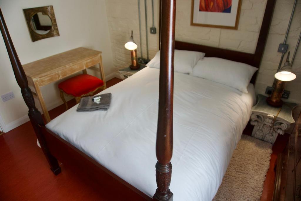 Stunning Apartment with Courtyard Near The Waterfront Ipswich 6