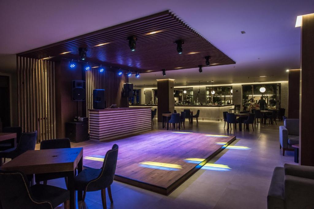 Restauracja lub miejsce do jedzenia w obiekcie Gouves Waterpark Holiday Resort
