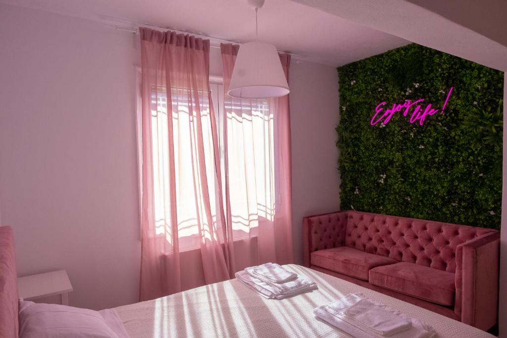Postel nebo postele na pokoji v ubytování Remvi GUEST HOUSE