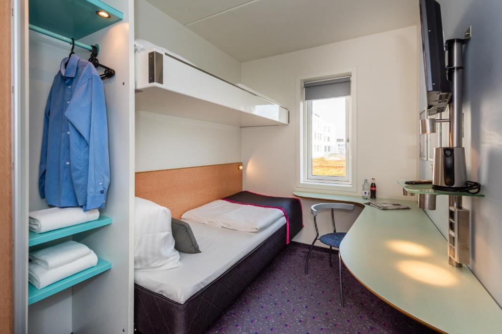 Postel nebo postele na pokoji v ubytování Cabinn Aalborg