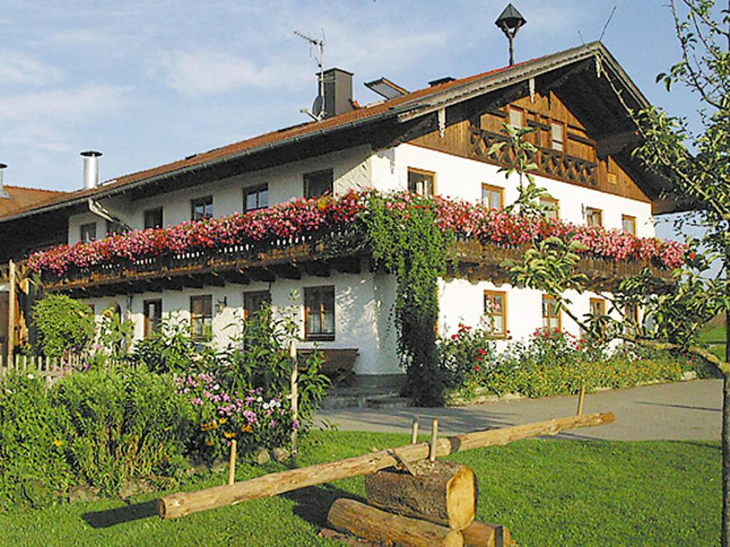 a house with flowers on the side of it at Lohnerhof in Kirchanschöring