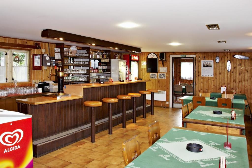 Lounge nebo bar v ubytování Hotel VZ Měřín