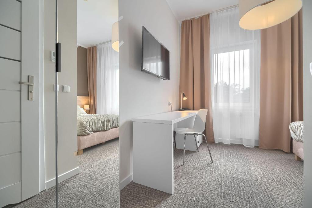 Televízia a/alebo spoločenská miestnosť v ubytovaní Park Hotel Bydgoszcz