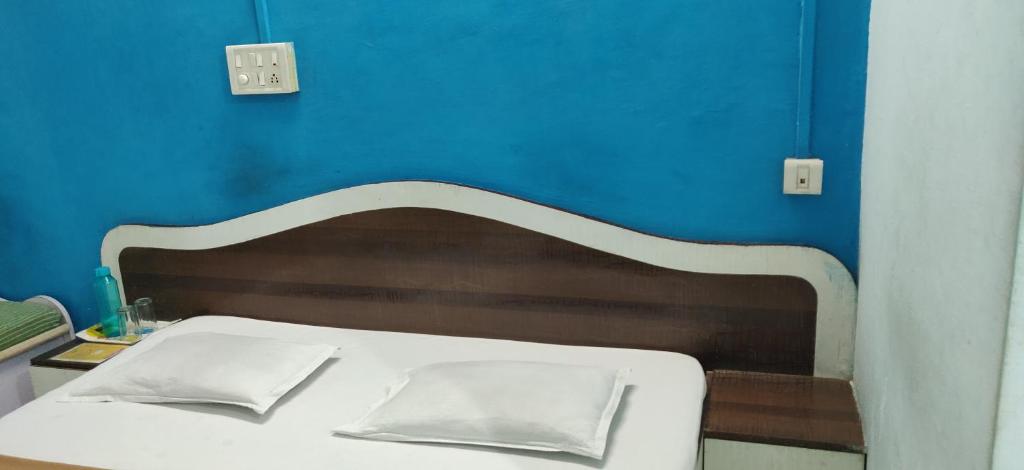 Postel nebo postele na pokoji v ubytování Hotel Rajesh