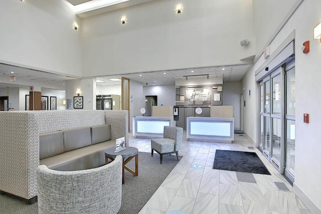 Holiday Inn Express Airport Calgary by IHG - Resim 31