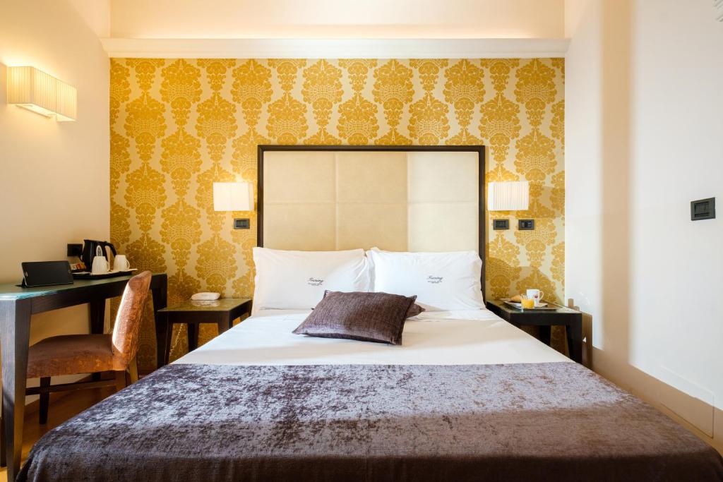 Postel nebo postele na pokoji v ubytování Hotel Touring