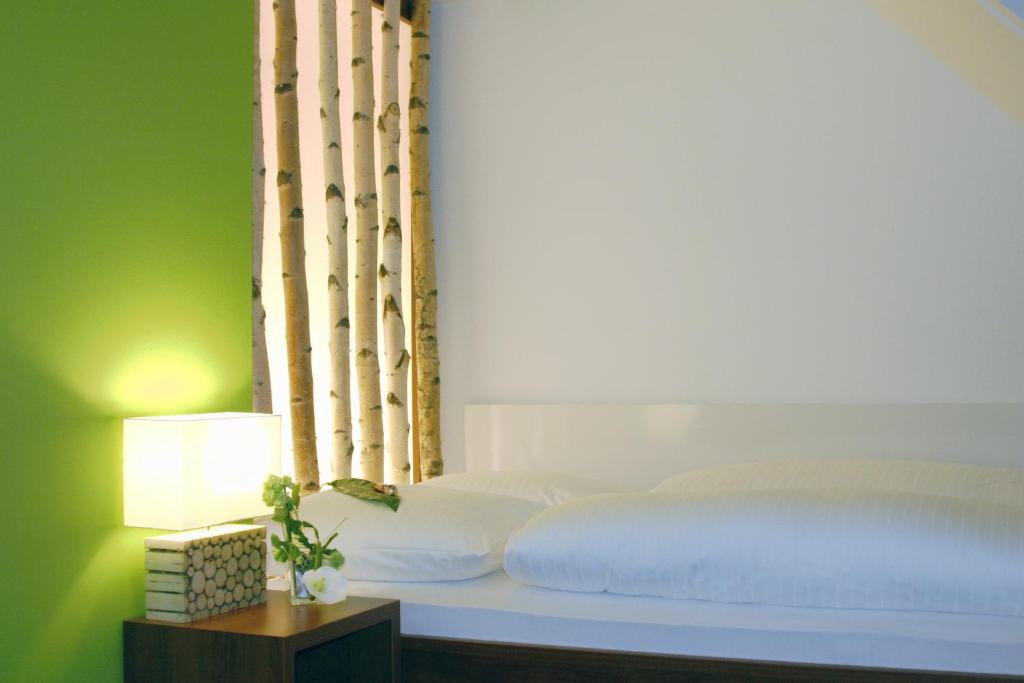 Postel nebo postele na pokoji v ubytování Hotel zur Promenade