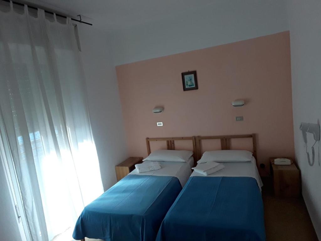 Posteľ alebo postele v izbe v ubytovaní Hotel Colombo