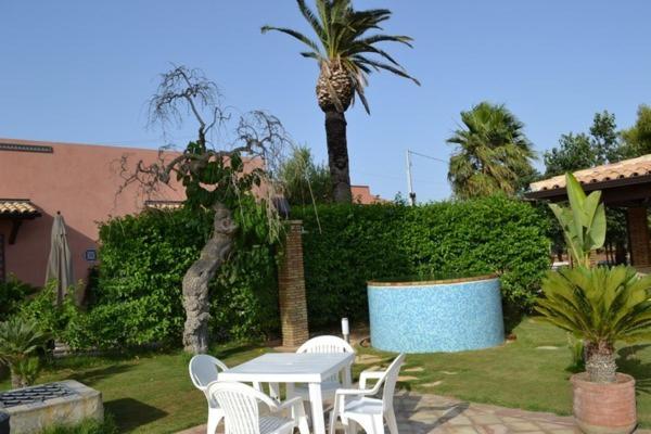 Bazén v ubytovaní Holiday Menfi | Casale Abate alebo v jeho blízkosti