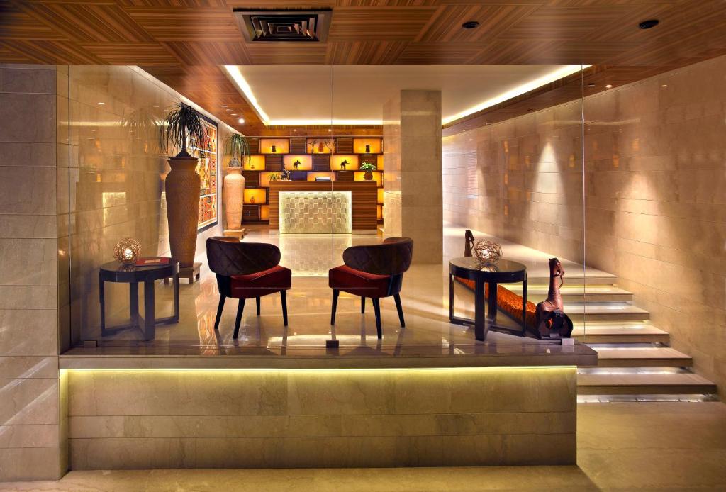 Posezení v ubytování The Lalit Great Eastern Kolkata