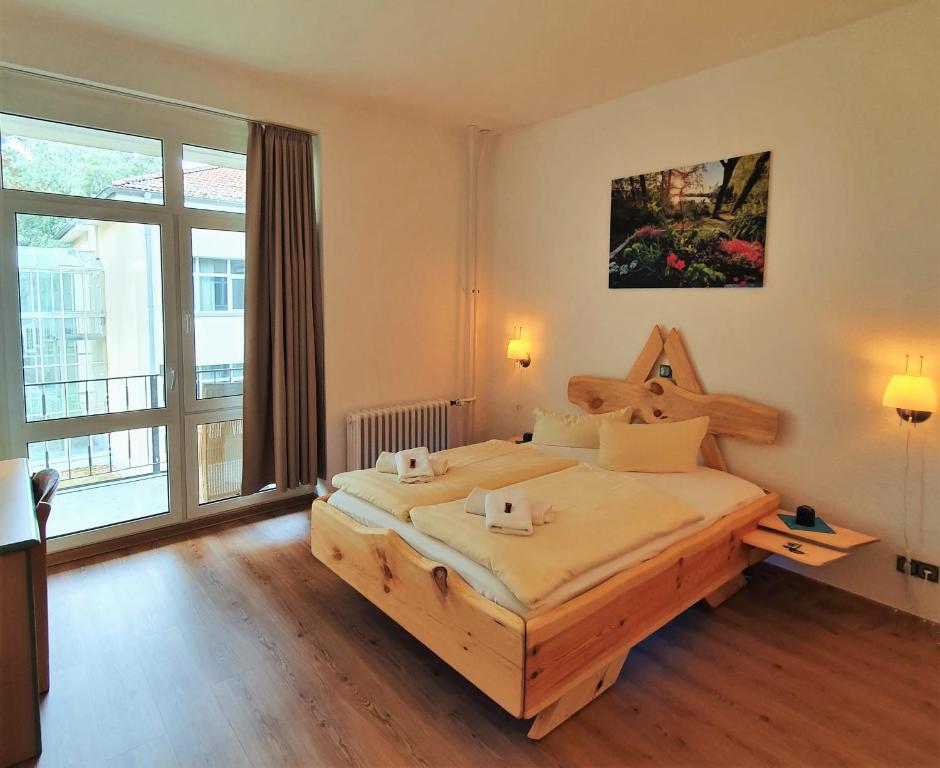 Postel nebo postele na pokoji v ubytování Waldhotel am See Berlin-Schmöckwitz