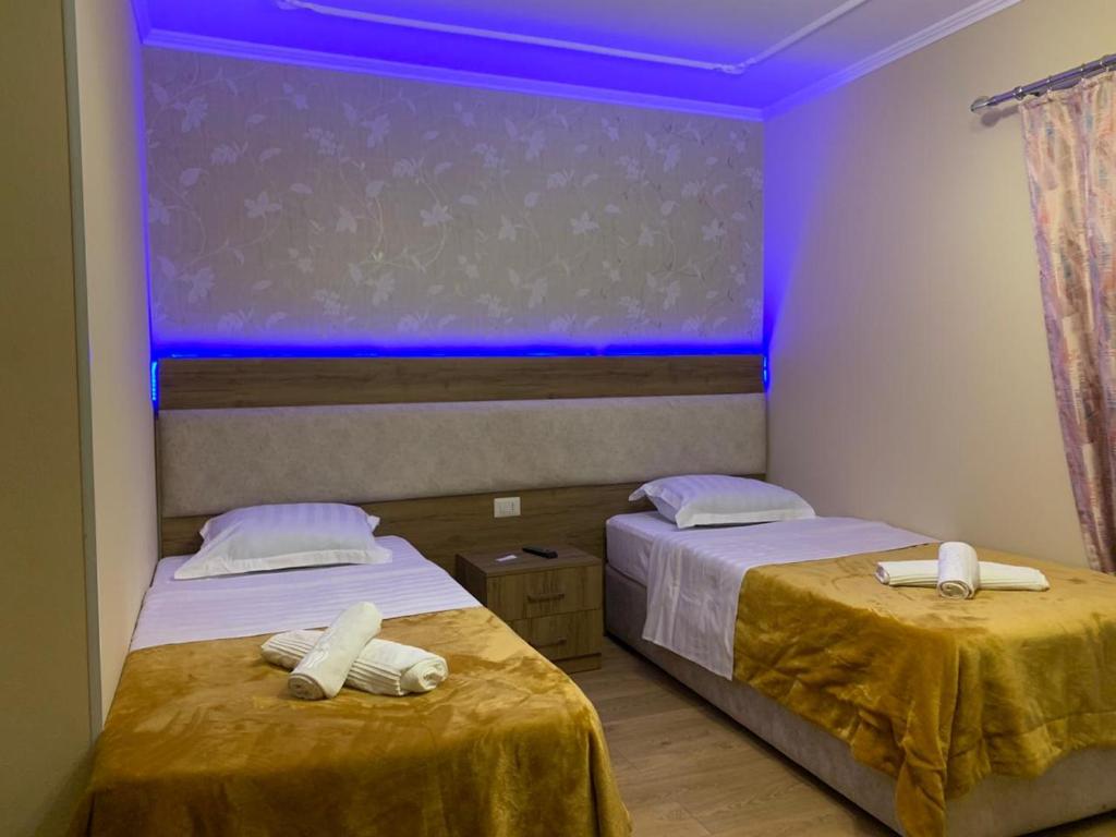 Postel nebo postele na pokoji v ubytování Hotel Demokracia