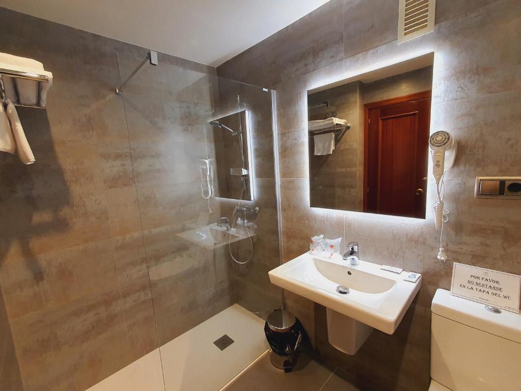 Koupelna v ubytování HOSTAL DOÑA JUANA