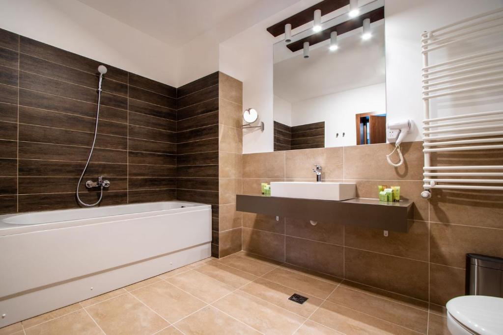 Koupelna v ubytování Hotel IZVOARE Caciulata