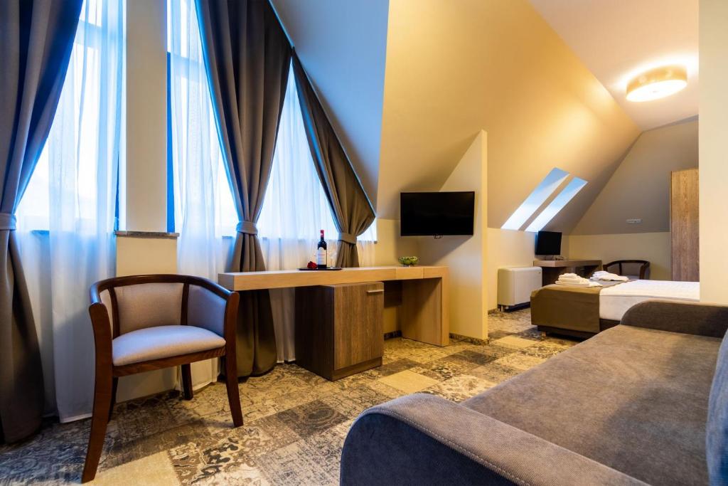 Postel nebo postele na pokoji v ubytování Hotel IZVOARE Caciulata