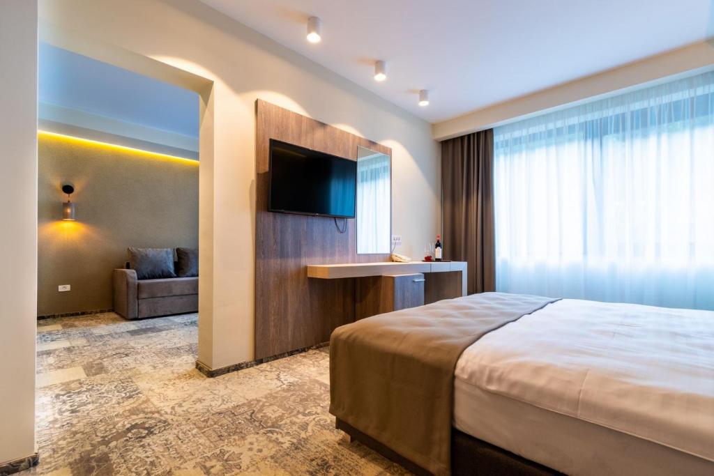 Postel nebo postele na pokoji v ubytování Hotel IZVOARE Caciulata
