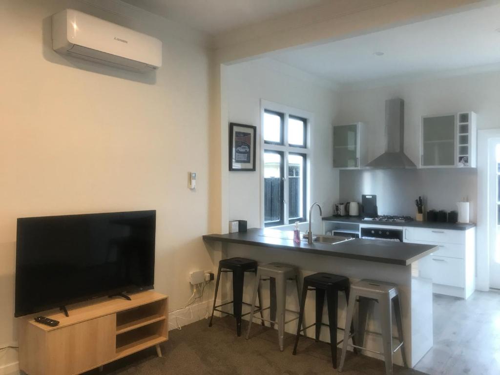 Kuchyň nebo kuchyňský kout v ubytování Te Waiharakeke Holiday Home