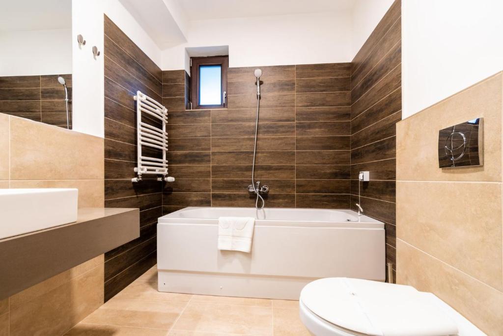 Koupelna v ubytování Hotel IZVOARE Caciulata