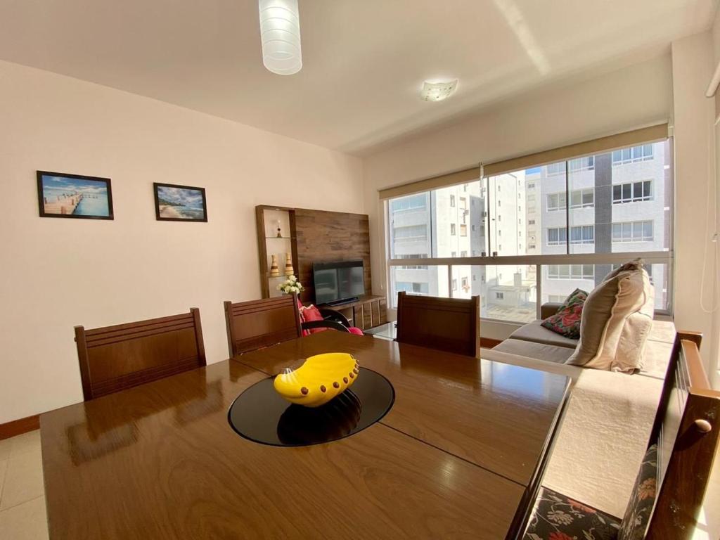  Apto 2 dom e 3 quadras do mar edifício Silviane Gomes 7 andar