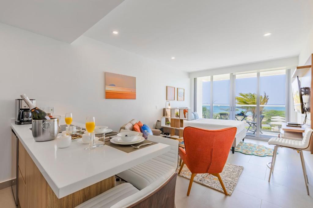 Azure Beach Residences - Deluxe King Studio