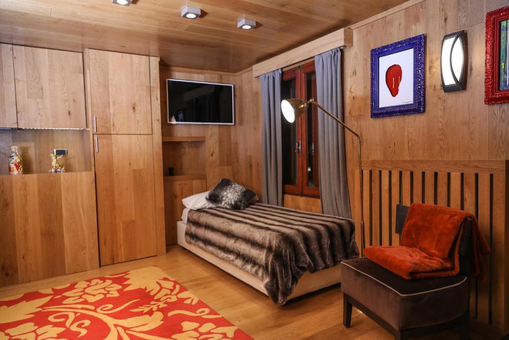 Postel nebo postele na pokoji v ubytování Art Hotel Grivola