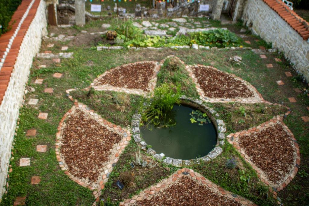 a garden with a pond in the grass at La Belle Etoile in Saintes