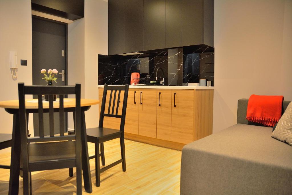 Sleep4you Apartamenty Centrum - Studio Apartment With Balcony And City View - Złota 11 (7th Floor)