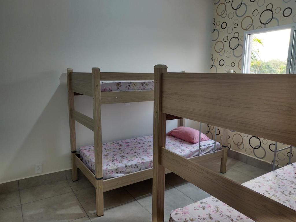 two bunk beds in a room with a window at Casa Nova Bertioga - SESC - Vista Linda - Riviera - Prainha Branca in Bertioga