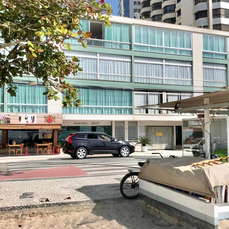  Apartamento em condo a beira mar