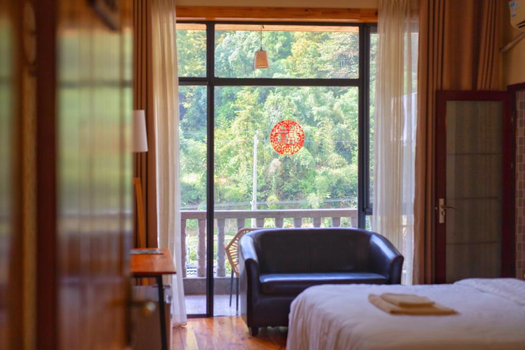 Postel nebo postele na pokoji v ubytování Moganshan Bamboo View Guesthouse