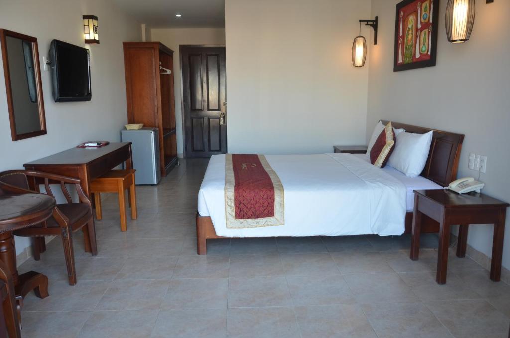 Postel nebo postele na pokoji v ubytování Sunshine Hoian Hotel