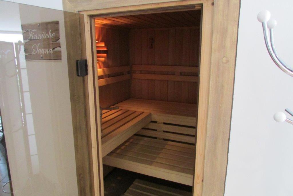 Palanda nebo palandy na pokoji v ubytování Gästehaus Fernblick