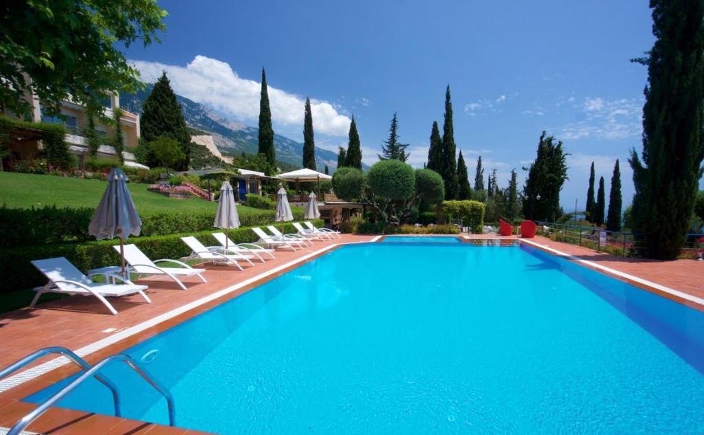 The swimming pool at or close to Felix Residence
