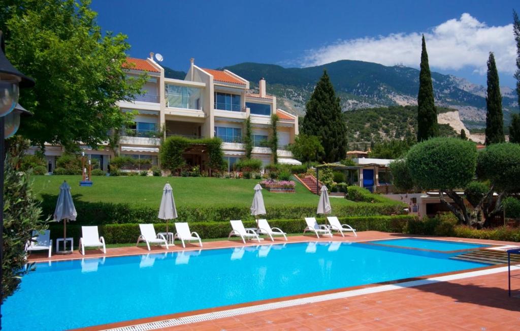 The swimming pool at or close to Felix Residence