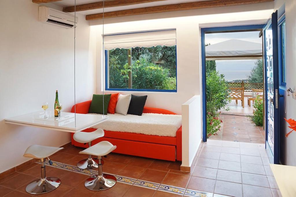A seating area at Felix Residence