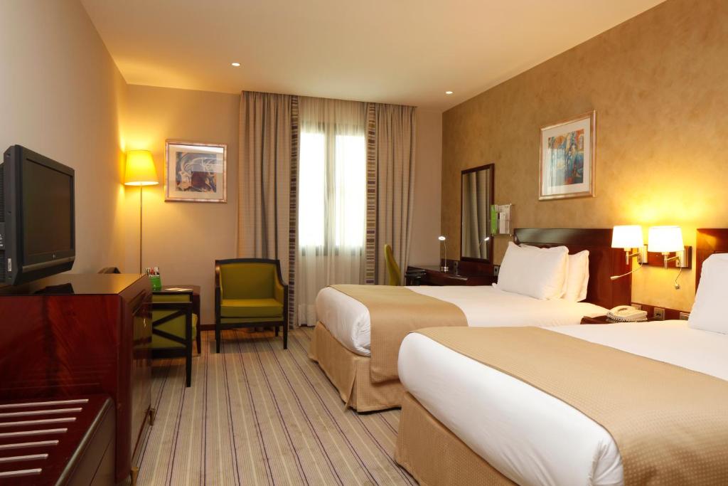 HOLIDAY INN OLAYA