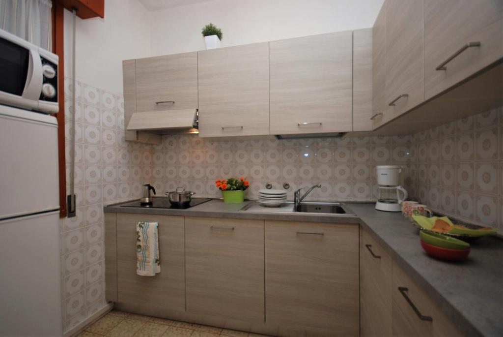 A kitchen or kitchenette at Villa Liliana
