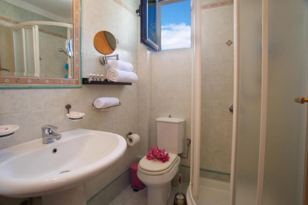 A bathroom at Felix Residence
